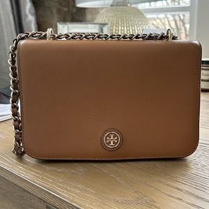 Tory Burch logo-plaque tan bag with chain (shoulder or crossbody)